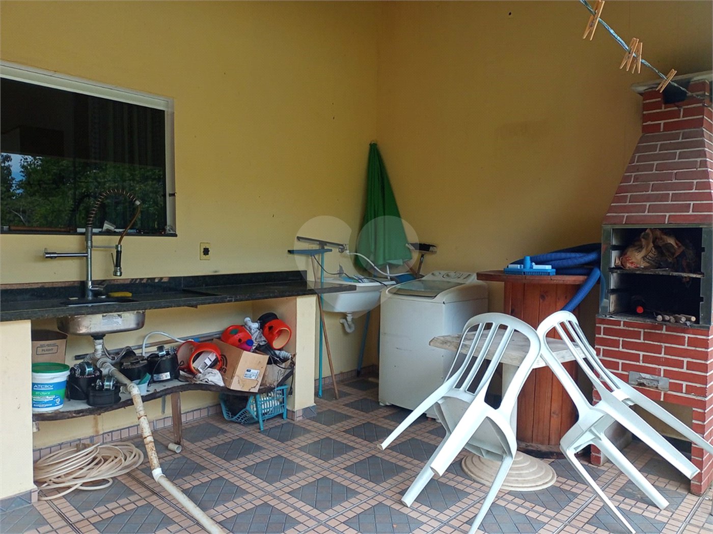 Casa à venda com 4 quartos, sendo 1 suíte,  no condomínio Village da Serra, Araçoiaba da Serra - SP