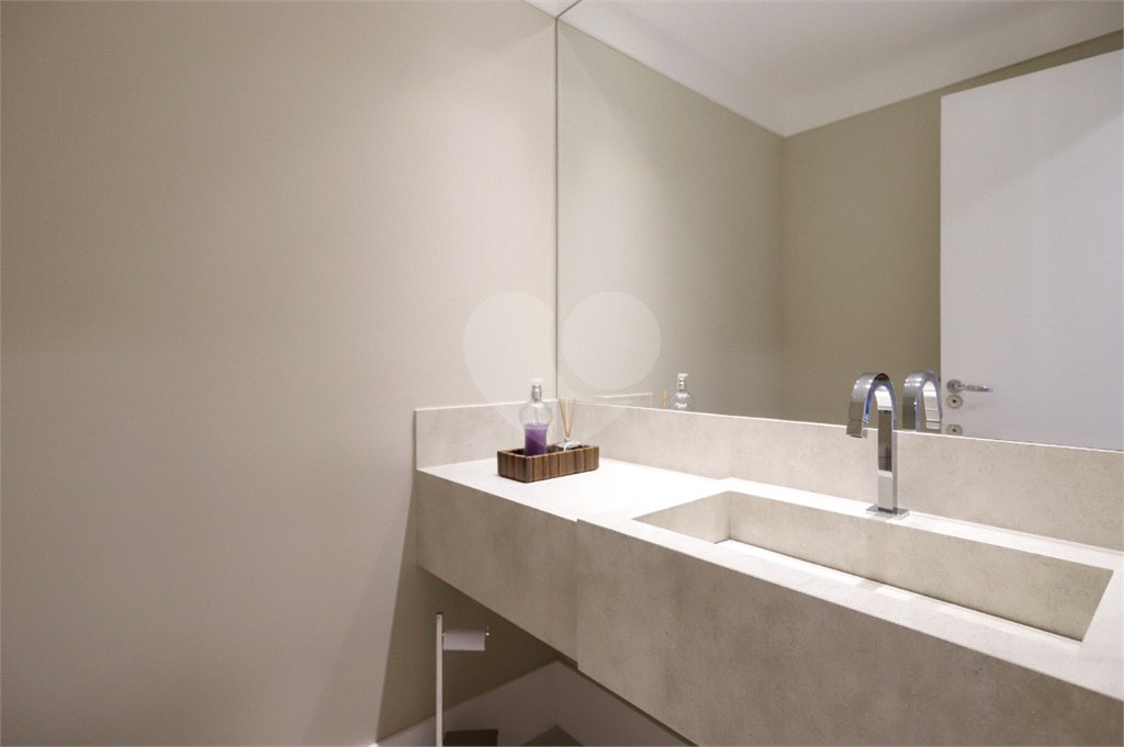Apartamento à venda com 3 quartos, sendo 1 suíte,  em Vila Anastácio, São Paulo, SP