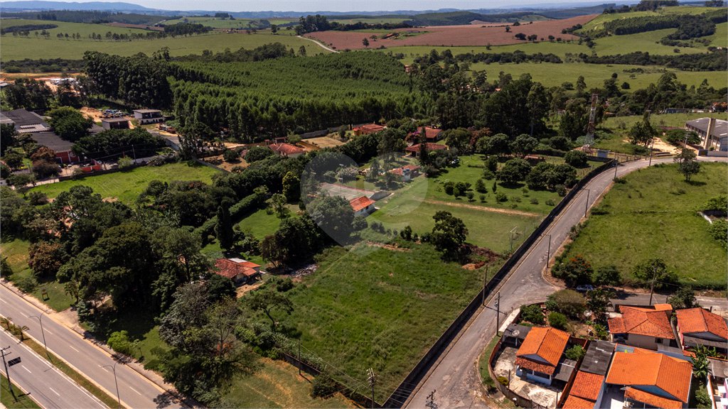 Chácara à venda com 5 quartos, sendo 2 suítes, em Vila São João, Sarapuí, SP