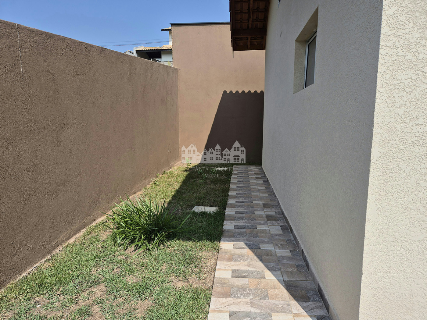 Casa à venda ou para alugar com 2 suítes no condomínio Serra Verde, Atibaia - SP