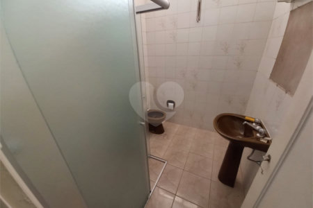 Casa Térrea com 3 dormitórios, sendo 1 suíte.
