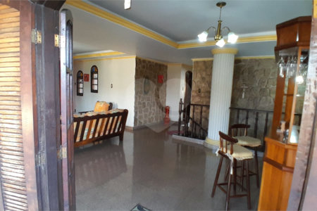 Casa à venda com 4 quartos, sendo 1 suíte, em Bangu, Rio de Janeiro, RJ