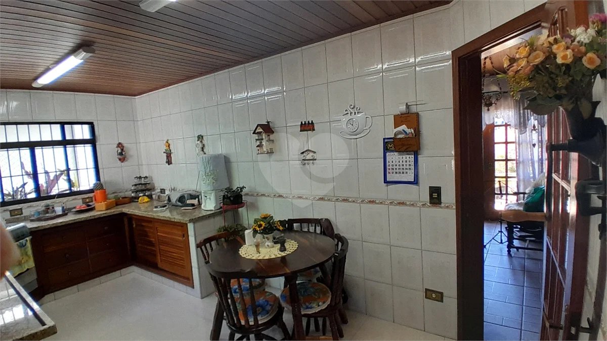Sobrado à venda com 3 quartos, sendo 1 suíte, em Vila Isabela, Campos do Jordão, SP