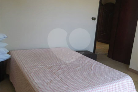 Casa à venda ou para alugar com 3 quartos, sendo 1 suíte, em Estação, São Roque, SP