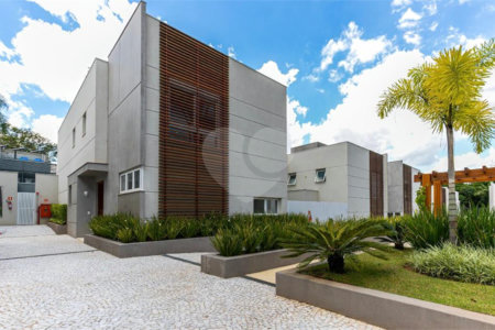 Casa à venda com 4 suítes no condomínio Hípica Garden, São Paulo - SP