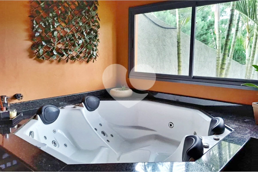 Casa à venda com 8 quartos, sendo 4 suítes, em Roseira, Mairiporã, SP