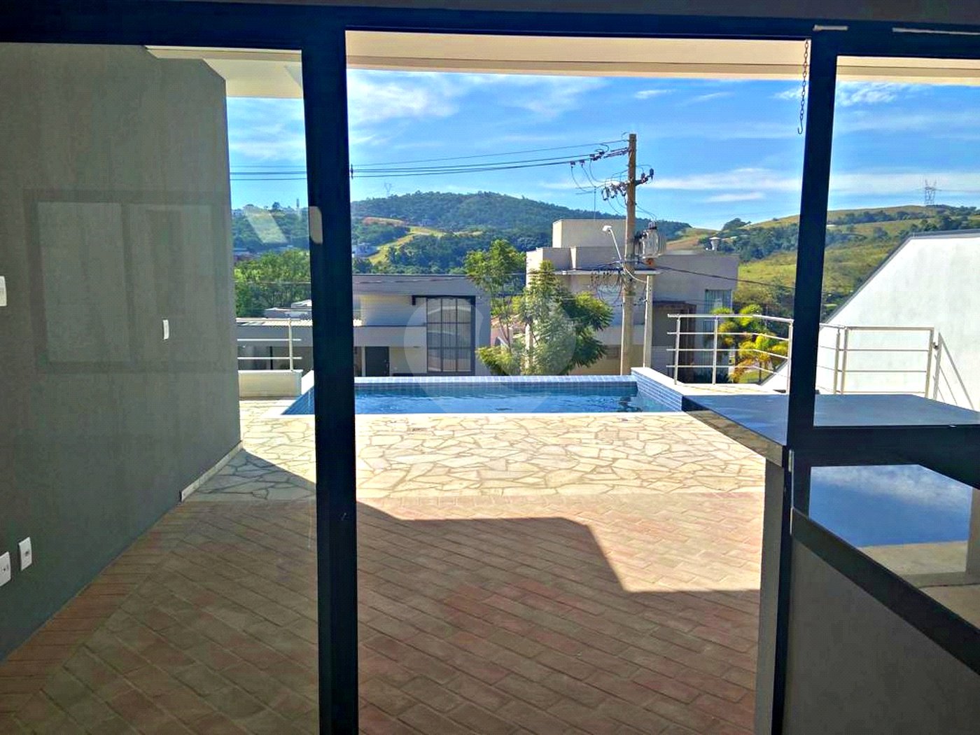 Casa à venda com 3 suítes no condomínio Santa Isabel I, Louveira - SP