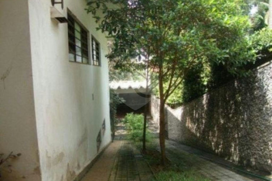 Casa Térrea à venda com 4 quartos, sendo 1 suíte, em Jardim Floresta, São Paulo, SP