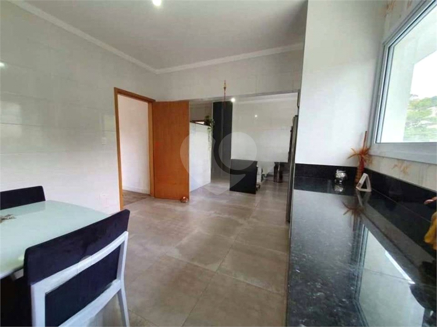 Sobrado à venda com 4 quartos, sendo 3 suítes, em Tremembé, São Paulo, SP