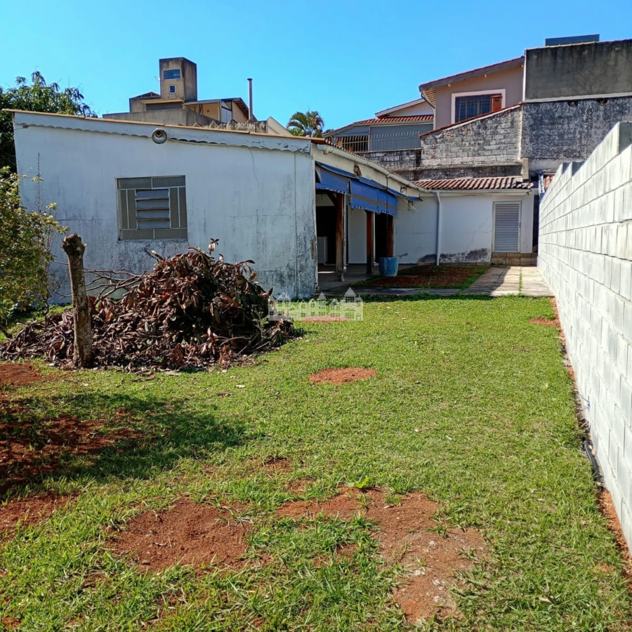 Terreno com benfeitorias à venda perto da Alameda Lucas, Atibaia - SP