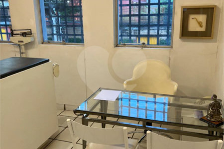 Sobrado à venda ou para alugar com 2 suítes em Itaim Bibi, São Paulo, SP