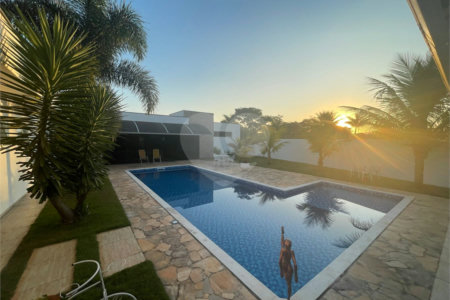 Casa à venda com 3 suítes no condomínio Village Ipanema I, Araçoiaba da Serra - SP