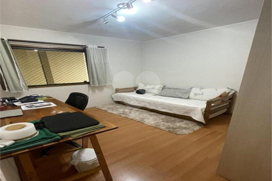 Casa à venda com 3 quartos, sendo 1 suíte, no condomínio Beatriz, São Paulo - SP