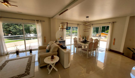 Casa à venda com 5 suítes no condomínio Vila Hípica I, Vinhedo - SP