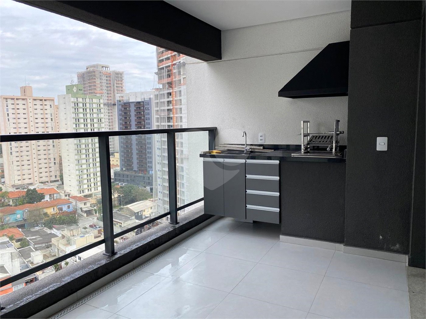 Apartamento à venda com 2 quartos, sendo 1 suíte,  em Jardim das Acácias, São Paulo, SP