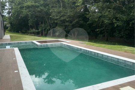 Casa à venda com 4 suítes no condomínio Figueira Garden, Atibaia - SP