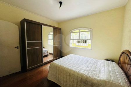 Casa à venda com 4 quartos, sendo 1 suíte,  em Vila Galvão, Guarulhos, SP