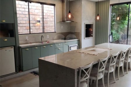 Casa à venda com 4 quartos, sendo 1 suíte,  em Bosque de Ponta Porã, Ponta Porã, MS