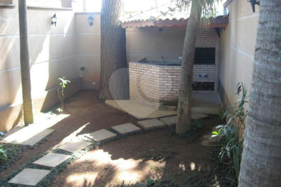 Casa à venda com 3 quartos, sendo 1 suíte, no condomínio Algarve Residencial, São Paulo - SP