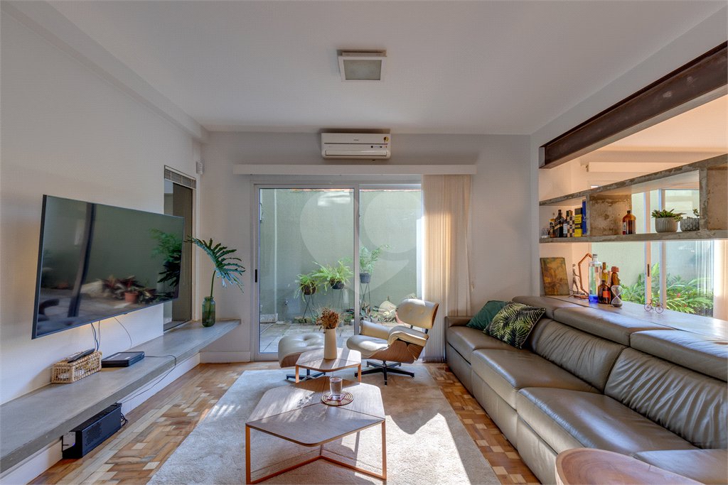 Casa à venda com 4 quartos, sendo 2 suítes,  em Alto da Boa Vista, São Paulo, SP
