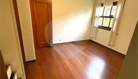 Sobrado à venda com 5 quartos, sendo 3 suítes,  em Jardim Leonor, São Paulo, SP