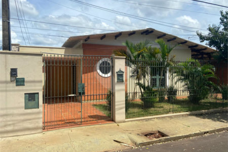 Casa à venda com 3 quartos em Jardim do Carmo, Araraquara, SP