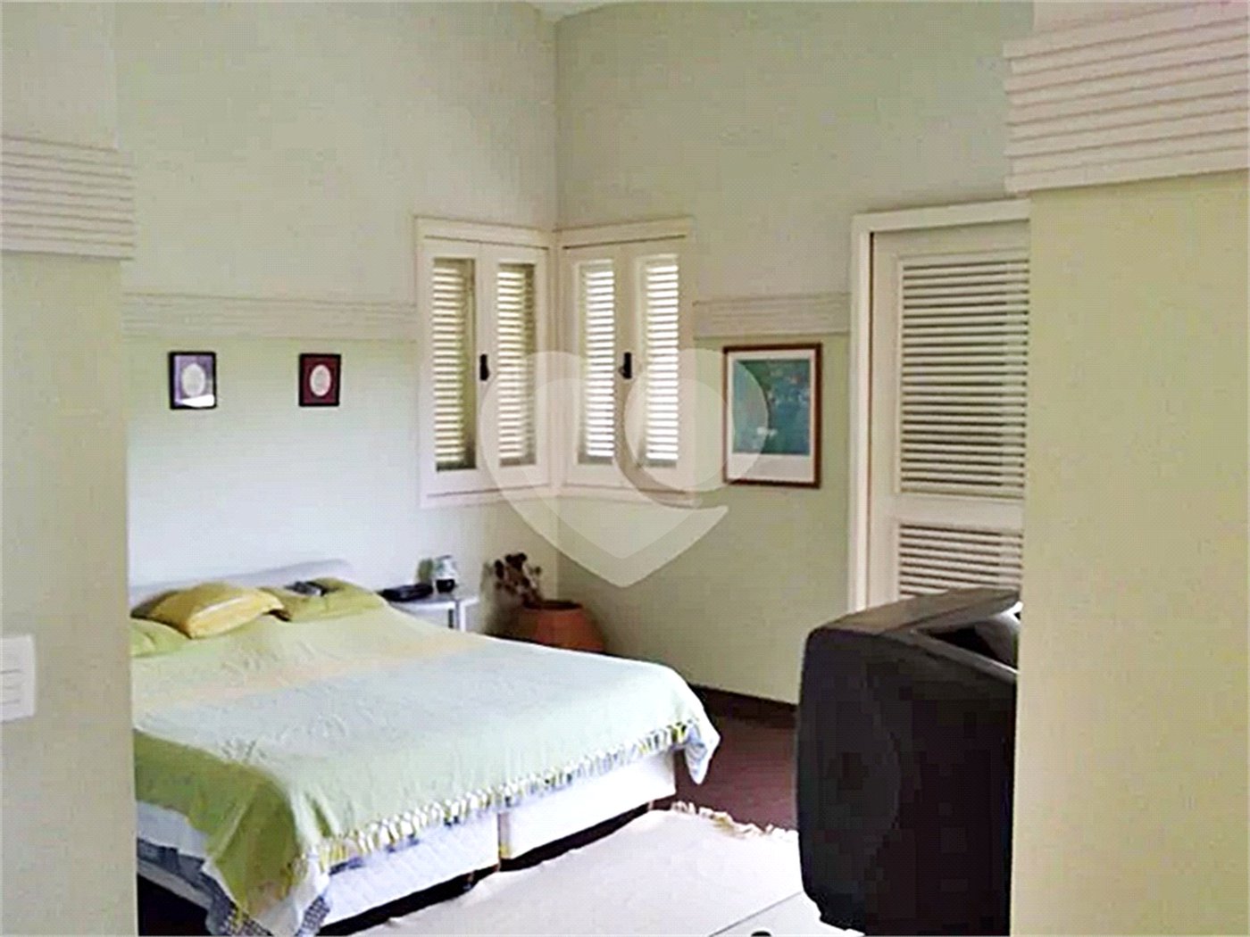 Sobrado à venda com 4 quartos, sendo 3 suítes, em Tremembé, São Paulo, SP