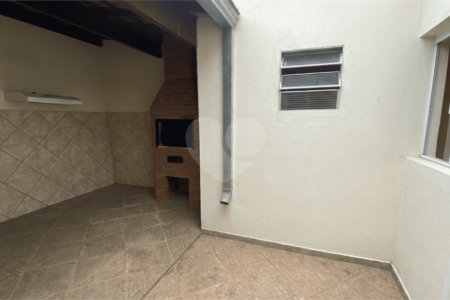 Sobrado à venda com 4 quartos, sendo 1 suíte, em Conjunto Habitacional Itapetininga F3, Itapetininga, SP