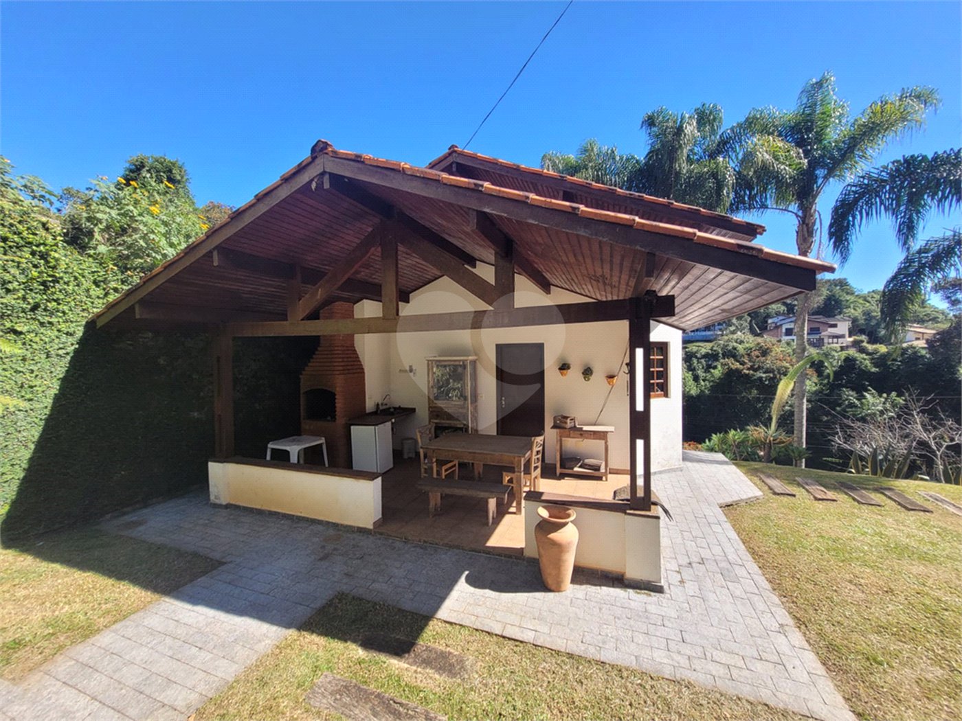 Casa à venda com 3 quartos, sendo 1 suíte, no condomínio Alpes da Cantareira, Mairiporã - SP