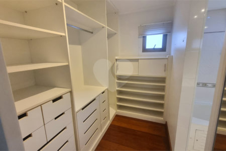 Apartamento à venda com 3 quartos, sendo 1 suíte,  em Indianópolis, São Paulo, SP