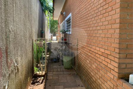 Casa à venda com 4 quartos, sendo 1 suíte, em Caxingui, São Paulo, SP