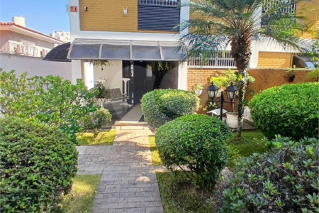 Sobrado à venda com 4 quartos, sendo 2 suítes, em Jardim Leonor, São Paulo, SP