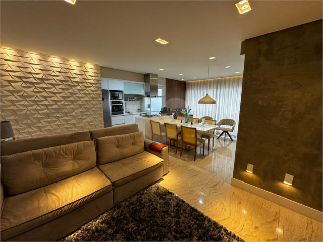 Apartamento à venda com 2 quartos, sendo 1 suíte,  em Mooca, São Paulo, SP