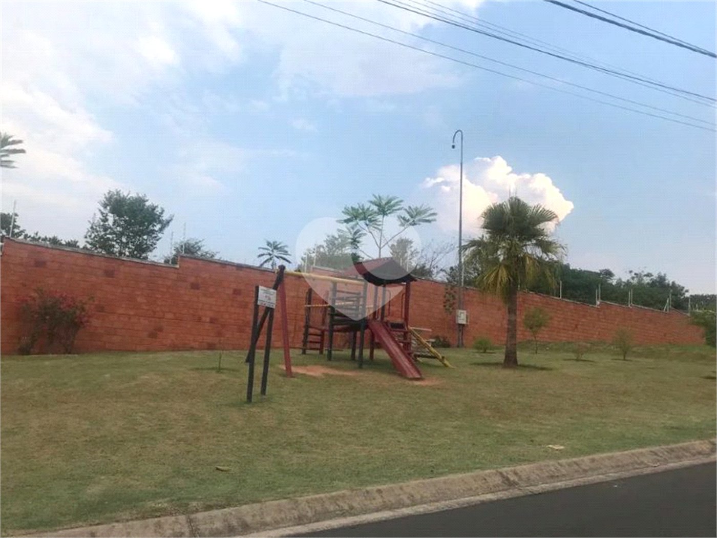 Casa à venda com 3 quartos, sendo 1 suíte, no condomínio Village Moutonnée, Salto - SP