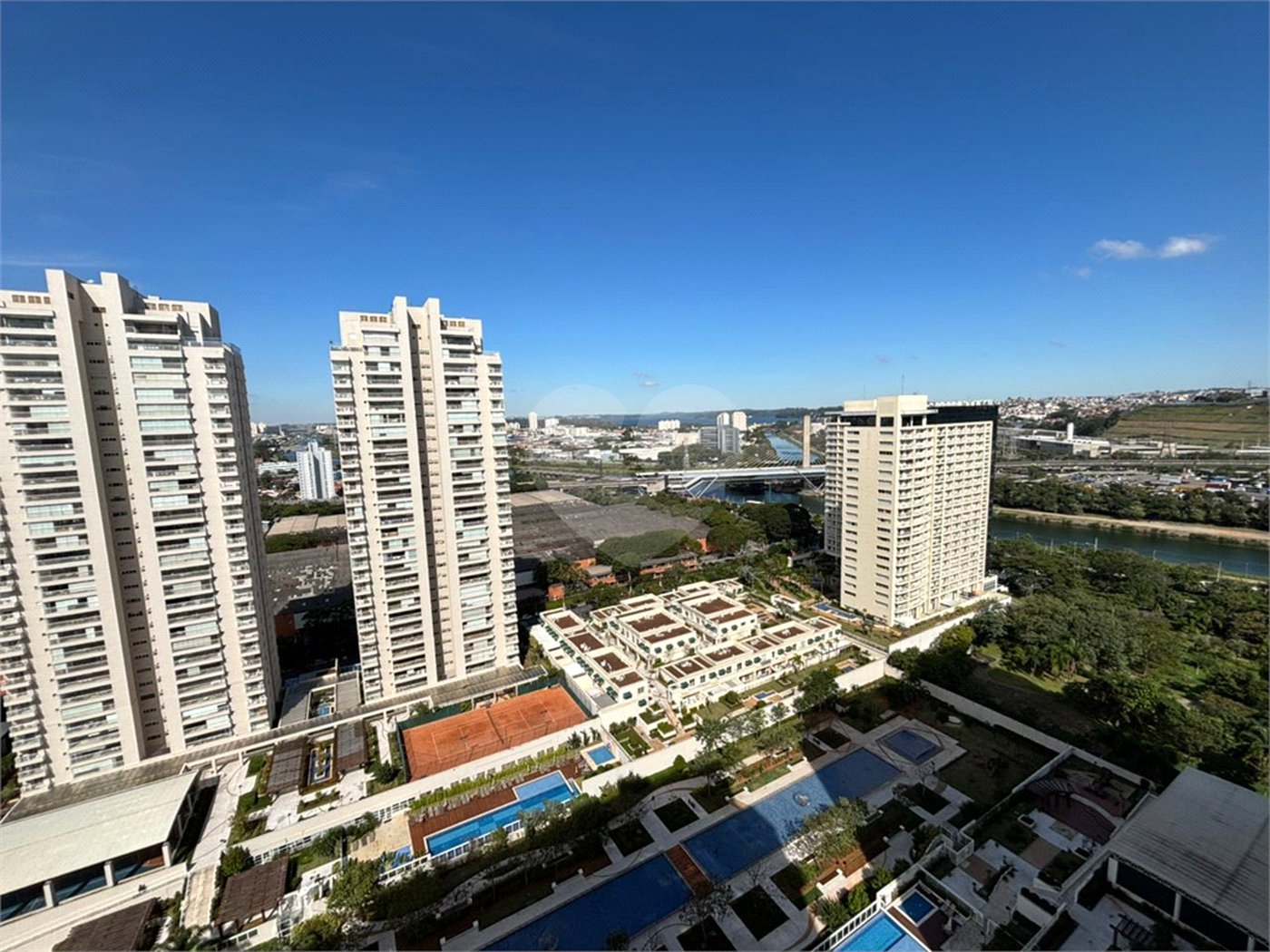Apartamento à venda com 3 quartos, sendo 1 suíte,  em Santo Amaro, São Paulo, SP