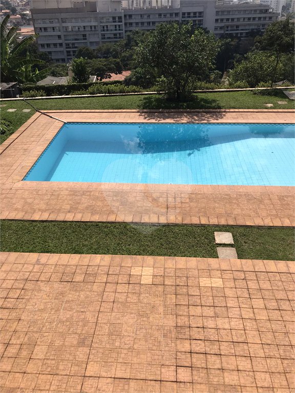 Sobrado à venda com 5 quartos, sendo 1 suíte, em Jardim São Bento, São Paulo, SP