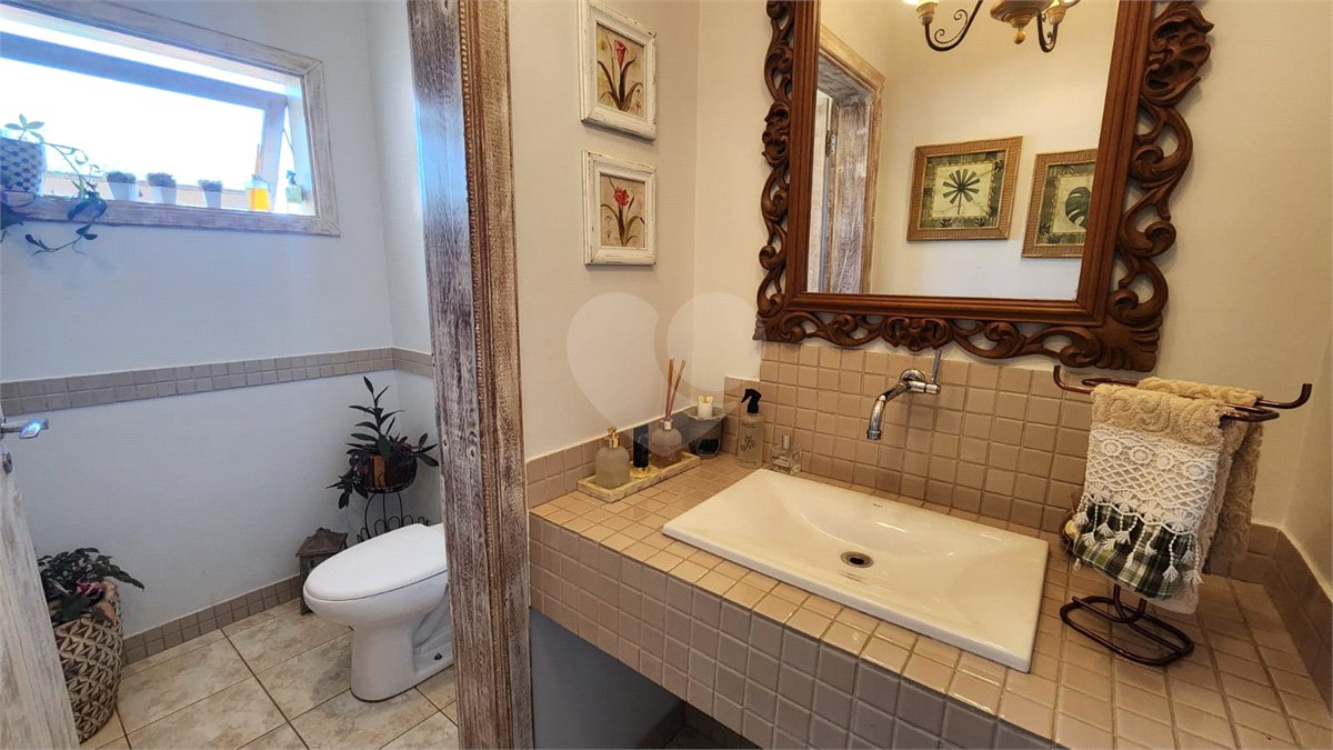 Casa à venda com 4 quartos, sendo 2 suítes, no condomínio Residencial Jardim Primavera, Louveira - SP