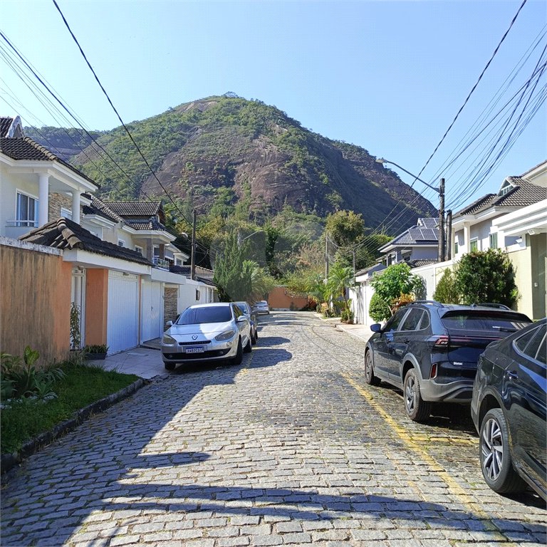 Casa à venda com 4 quartos, sendo 3 suítes, no condomínio Jardins de Florença, Rio de Janeiro - RJ