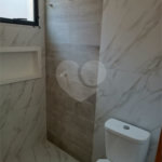 Casa à venda com 3 quartos, sendo 1 suíte, no condomínio Residencial Jardins da Catalunha, Atibaia - SP