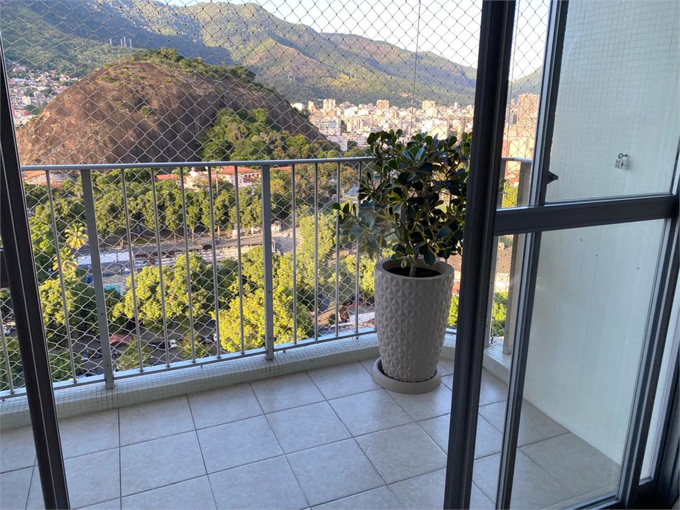 Apartamento à venda com 3 quartos, sendo 1 suíte, em Maracanã, Rio de Janeiro, RJ