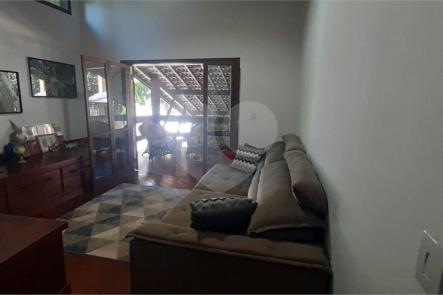 Sobrado à venda com 5 quartos, sendo 3 suítes, em Serra da Cantareira, Mairiporã, SP