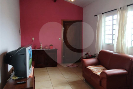 Casa à venda com 3 quartos, sendo 1 suíte, em Vila Santa Helena, Atibaia, SP