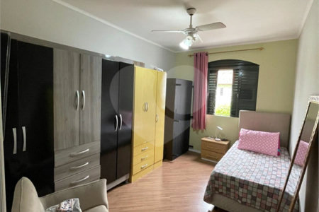Sobrado à venda com 4 quartos, sendo 1 suíte,  em Jardim Las Vegas, Santo André, SP