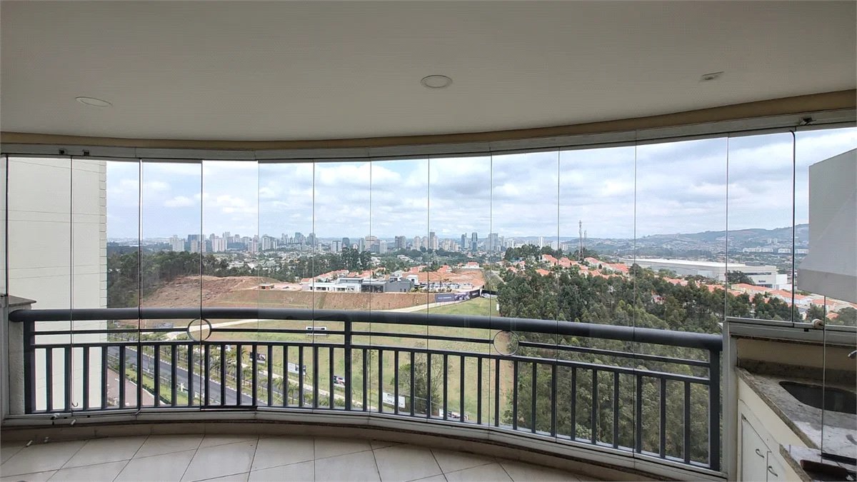 Apartamento para alugar com 3 suítes em Tamboré, Santana de Parnaíba, SP