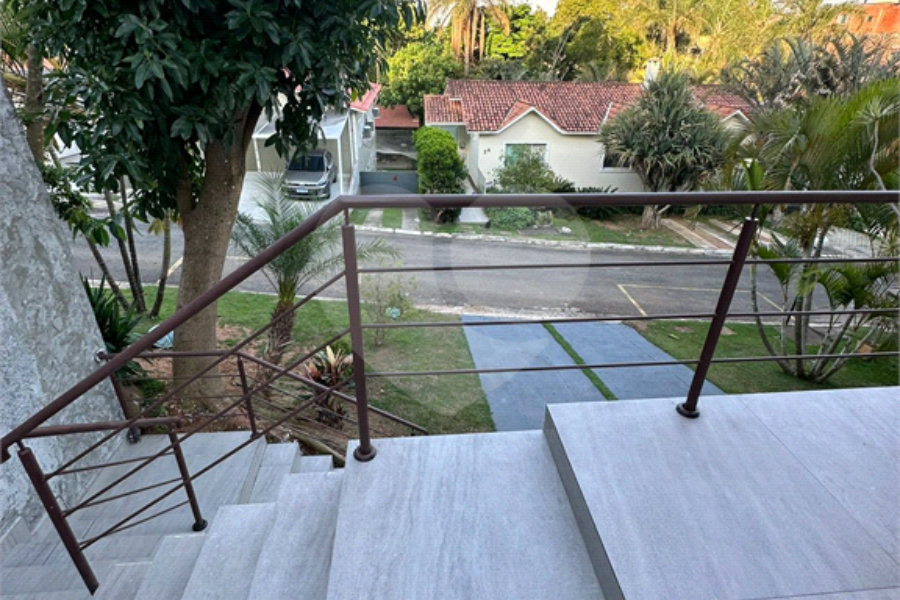 Casa à venda com 4 quartos, sendo 1 suíte,  no condomínio Jardim das Acácias, Cotia - SP