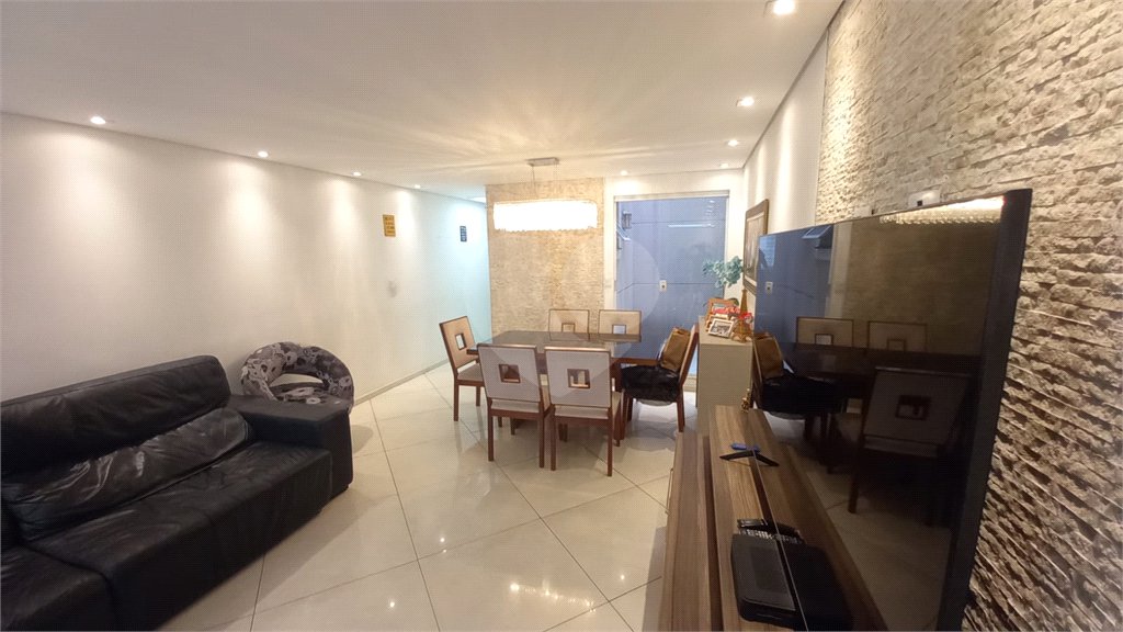 Sobrado à venda com 3 suítes em Vila Nivi, São Paulo, SP