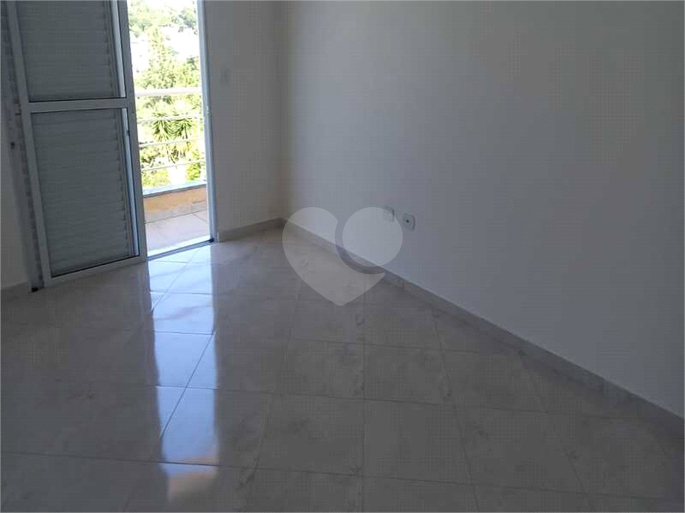 Casa à venda com 4 quartos, sendo 2 suítes,  no condomínio Jardim Imperador, Igaratá - SP