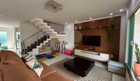 Duplex à venda com 1 quarto, sendo 3 suítes,  em Taperapuan, Porto Seguro, BA