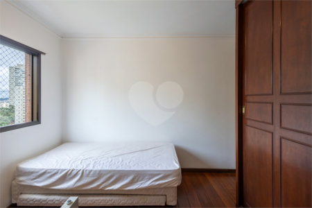 Apartamento à venda com 4 quartos, sendo 3 suítes,  em Jardim Monte Kemel, São Paulo, SP