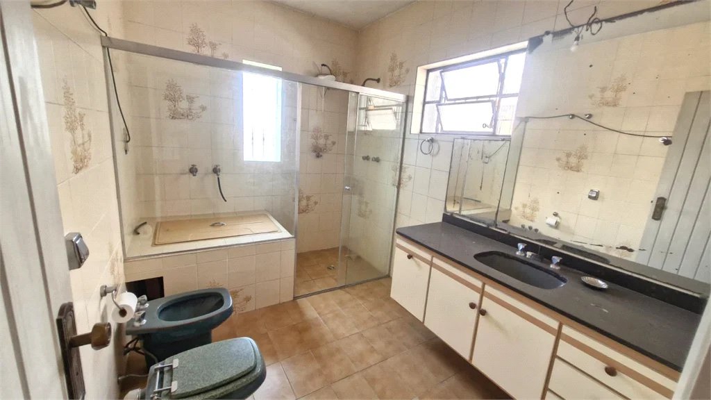 Sobrado à venda com 3 quartos, sendo 1 suíte, em Cidade São Francisco, São Paulo, SP